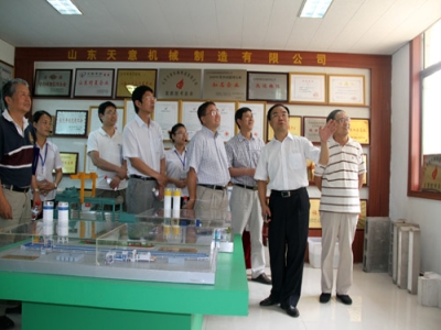 2012.7.28日山東天意兩項(xiàng)科技成果鑒定順利通過，北京領(lǐng)導(dǎo)專家，到我公司參觀指導(dǎo)