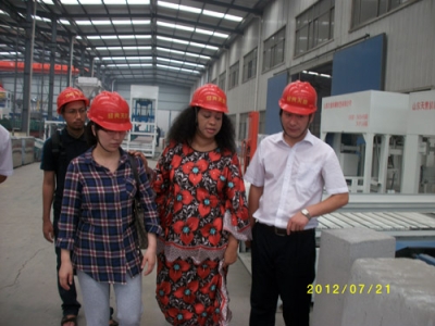 2012.7.21日坦桑尼亞總統(tǒng)夫人來我公司參觀指導(dǎo)、洽談合作